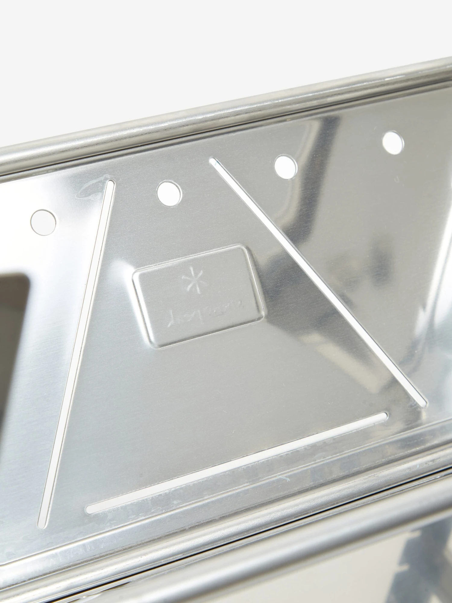 Snow Peak Takibi Solo Fire Pit And Grill - Silver 8 Snow Peak Takibi Solo Fire Pit And Grill - Silver - Image 6