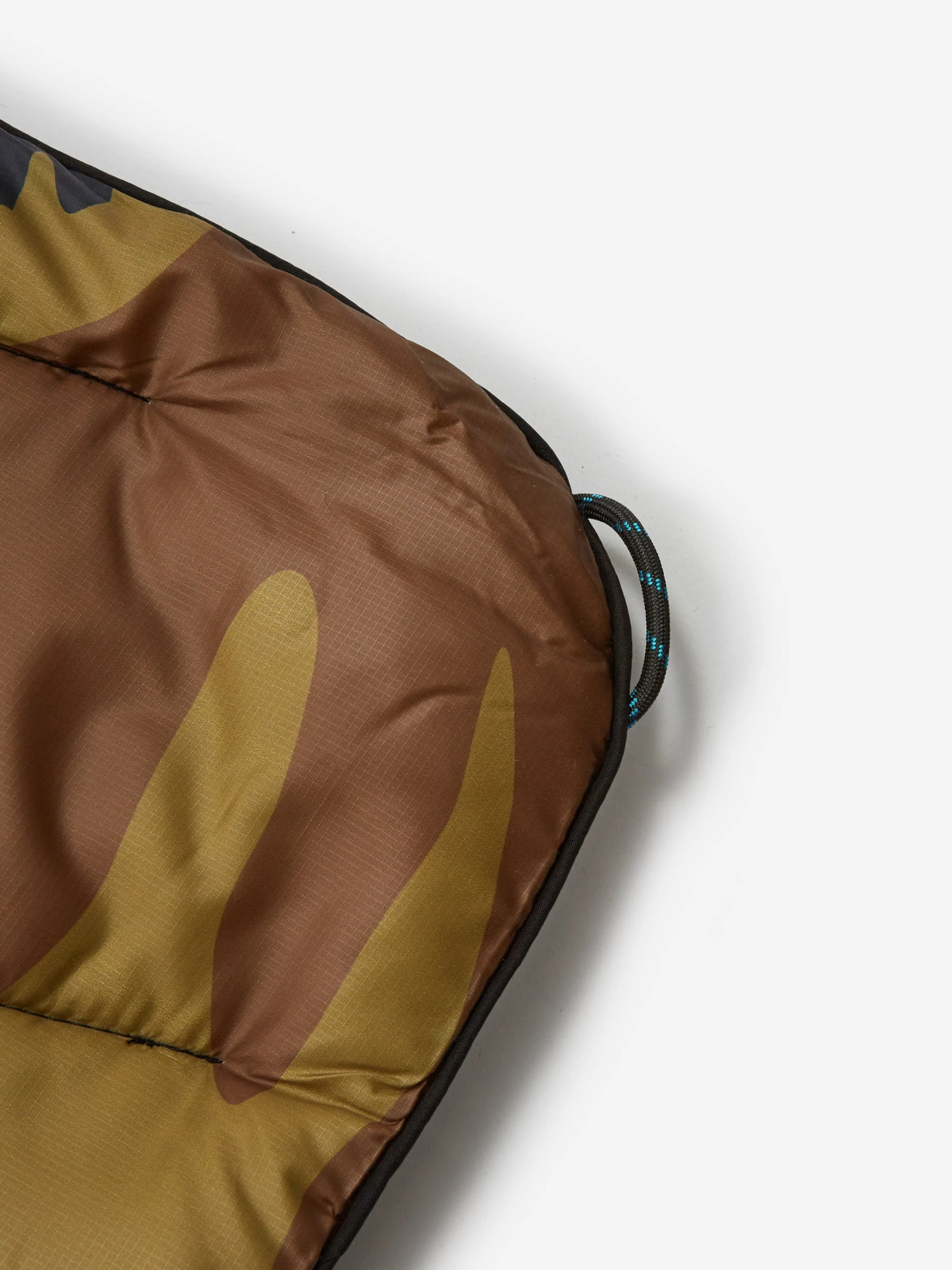 RUMPL The Original Puffy Blanket - Woodland Camo 6 RUMPL The Original Puffy Blanket - Woodland Camo - Image 4