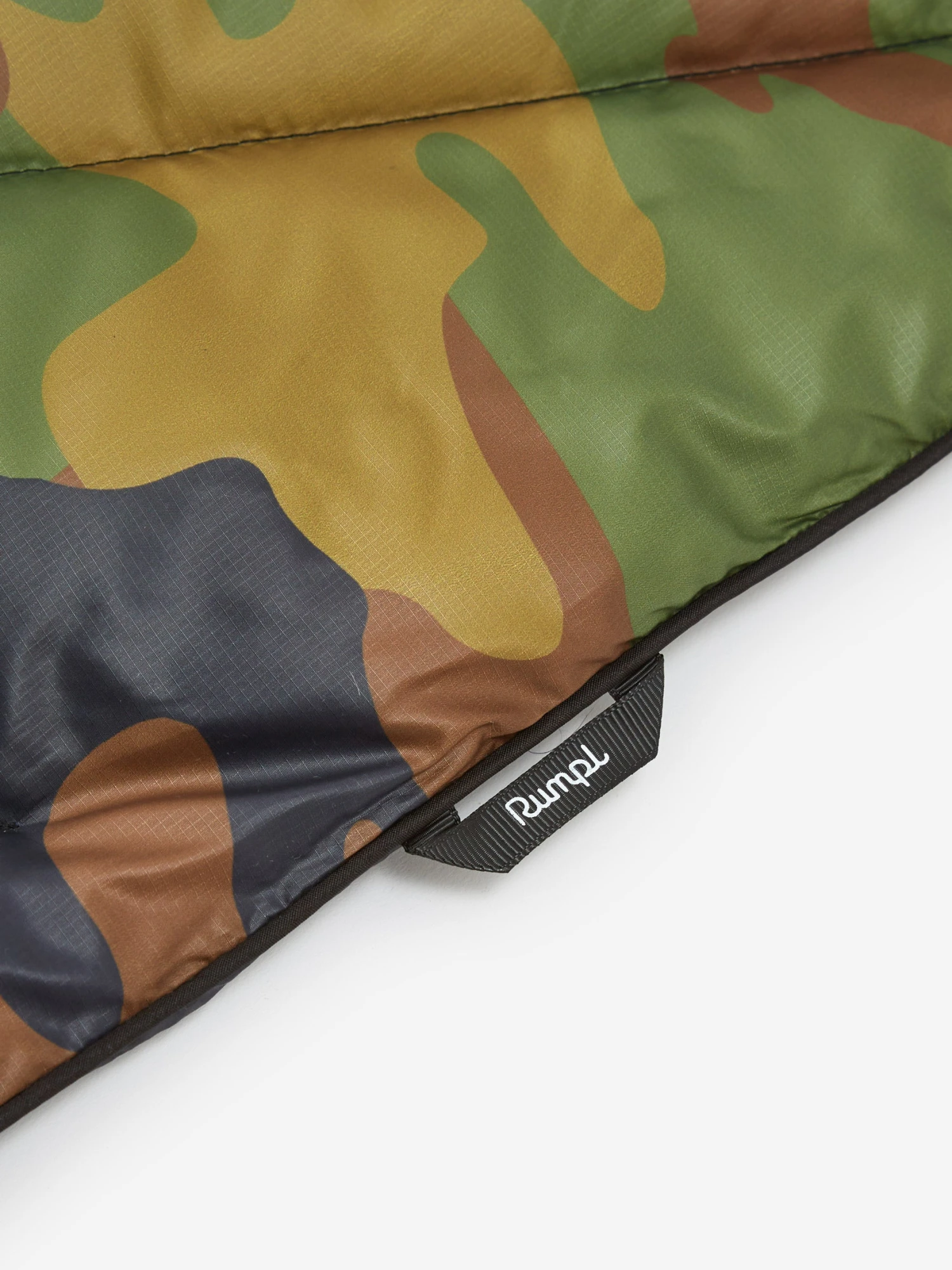 RUMPL The Original Puffy Blanket - Woodland Camo 5 RUMPL The Original Puffy Blanket - Woodland Camo - Image 3