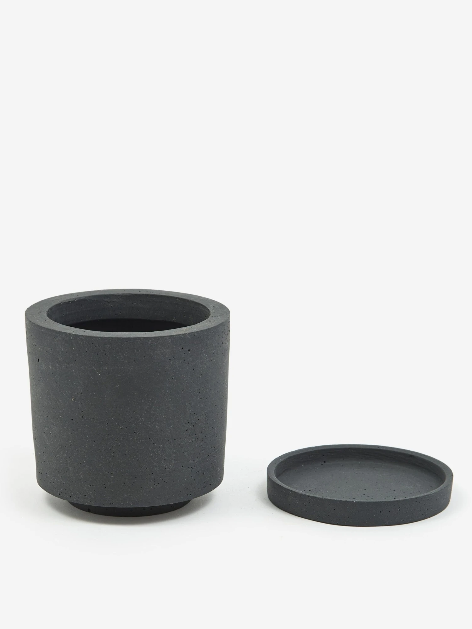 HAY Plant Pot With Saucer - Medium - Black 4 HAY Plant Pot With Saucer - Medium - Black - Image 2