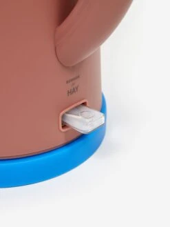 HAY Sowden Kettle - Brown -Home Decoration&Supplies HAY SOWDEN KETTLE BROWN SS22 GOODHOOD 155932 b2660903 eef3 427c 8ba7 c023422e61bc